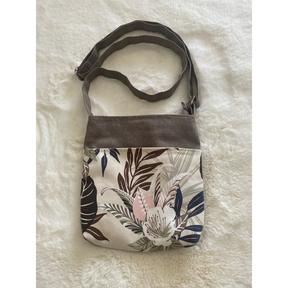 For Freedom Canvas Crossbody Bag‎ Brown Tropical Floral Adjustable Strap Pocket
